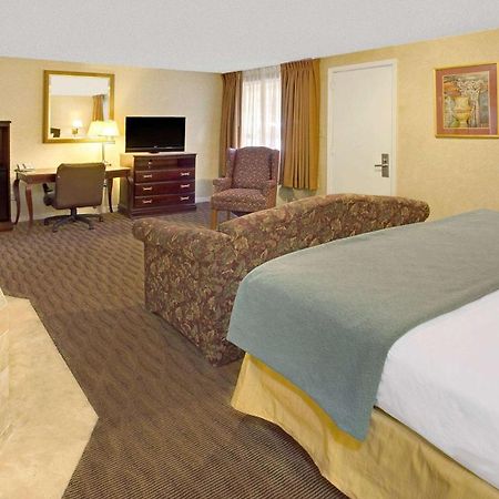 Days Inn By Wyndham Silver Spring Exterior photo