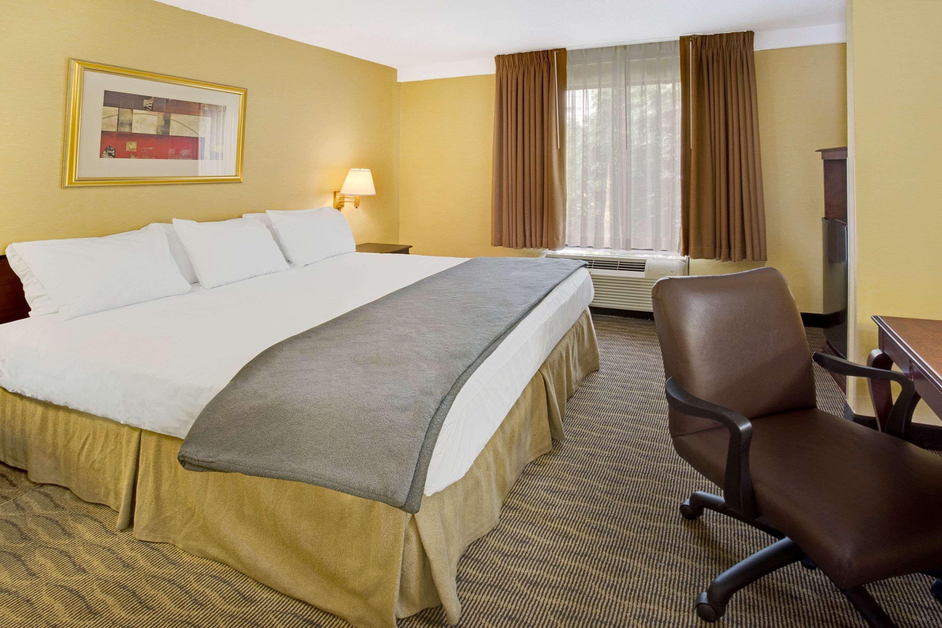 Days Inn By Wyndham Silver Spring Exterior photo