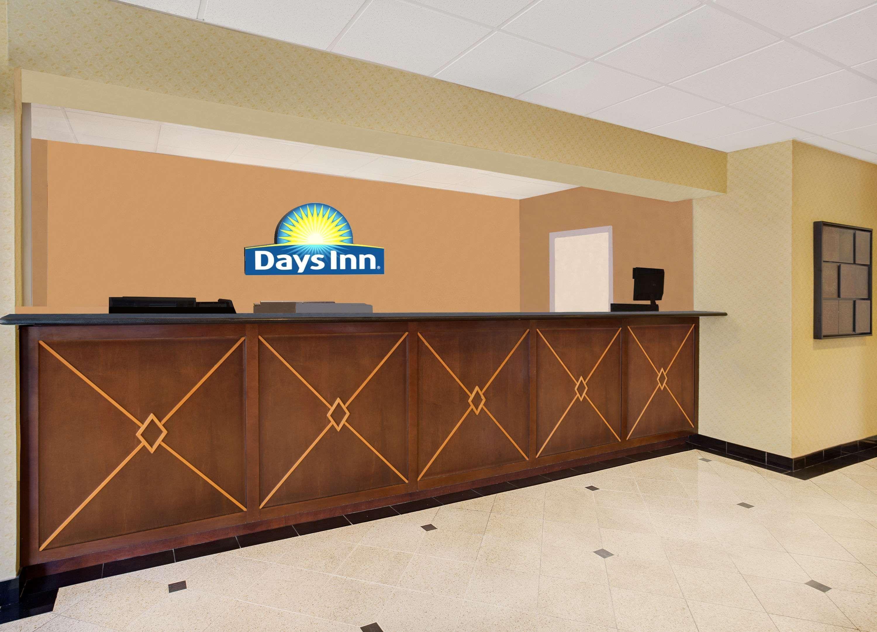 Days Inn By Wyndham Silver Spring Exterior photo