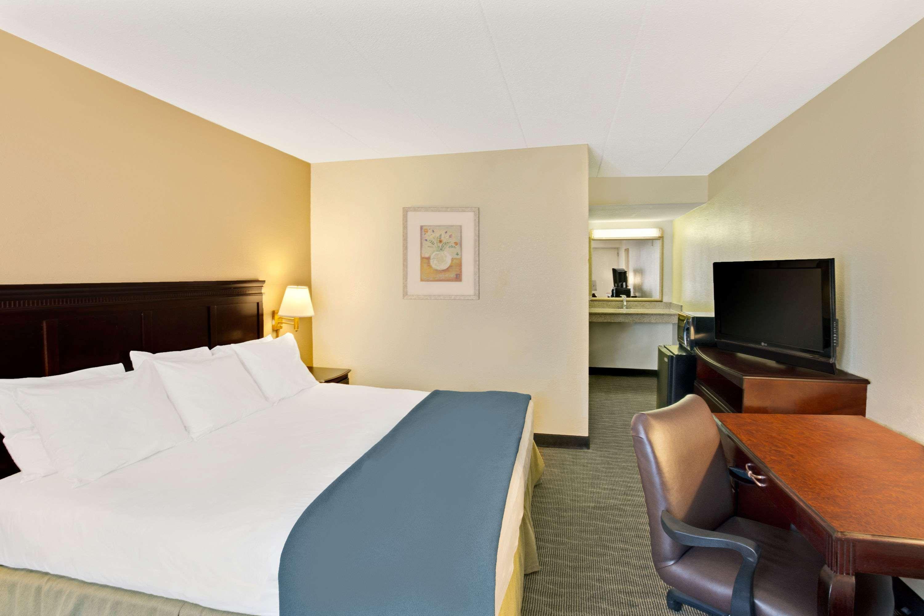 Days Inn By Wyndham Silver Spring Exterior photo