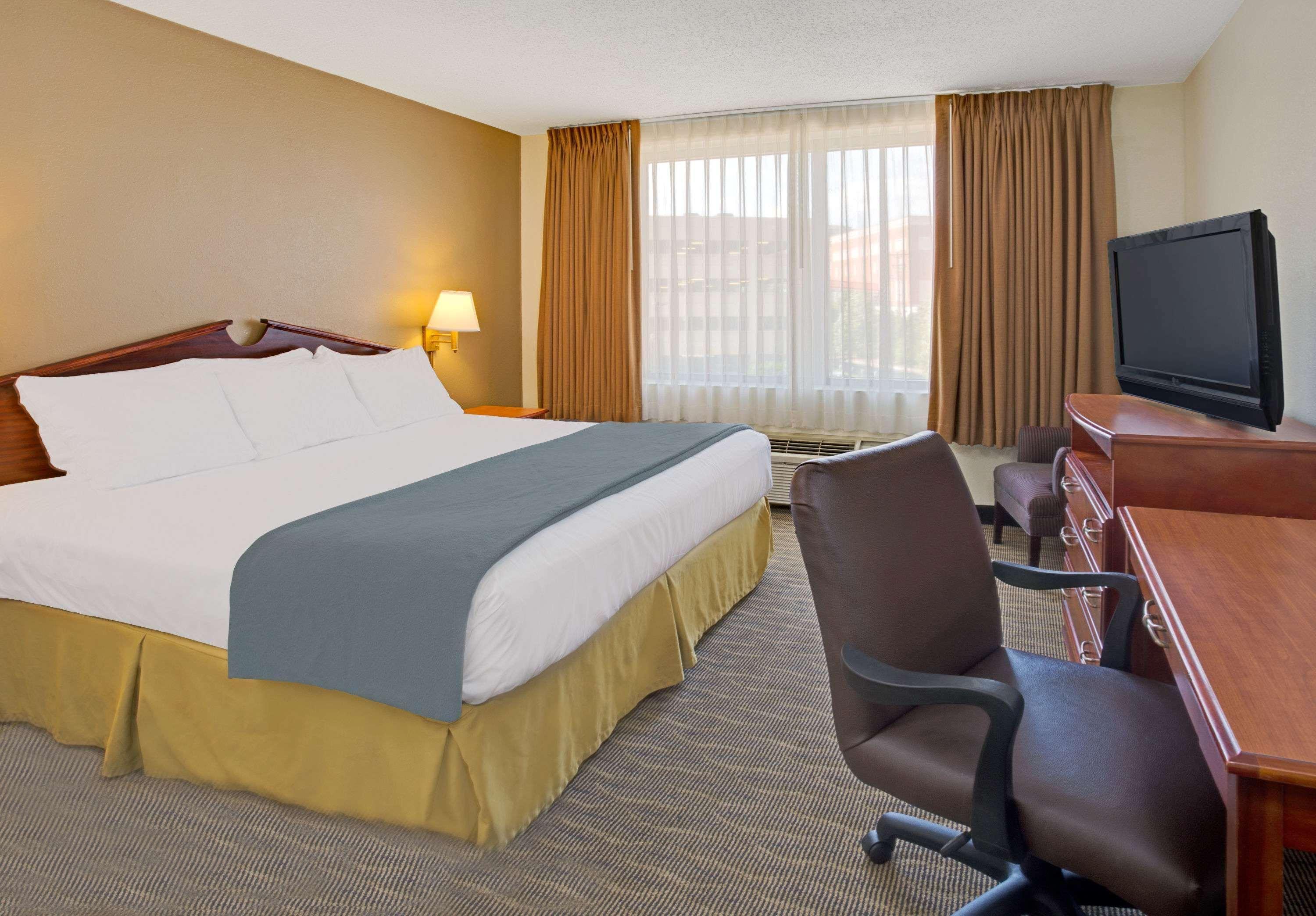 Days Inn By Wyndham Silver Spring Exterior photo