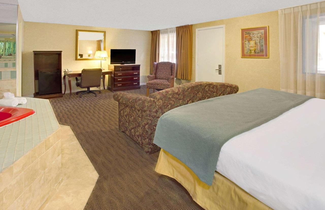 Days Inn By Wyndham Silver Spring Exterior photo